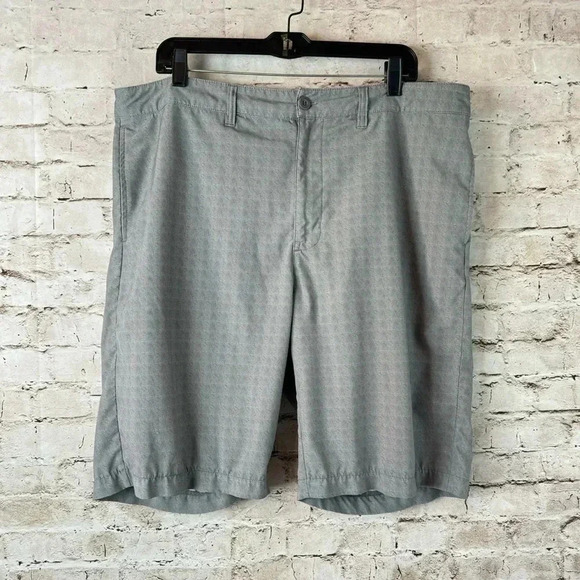 Travis Matthew Men's Size 38 Golf Shorts Gray Polyester Spandex Casual Pockets - Picture 1 of 7